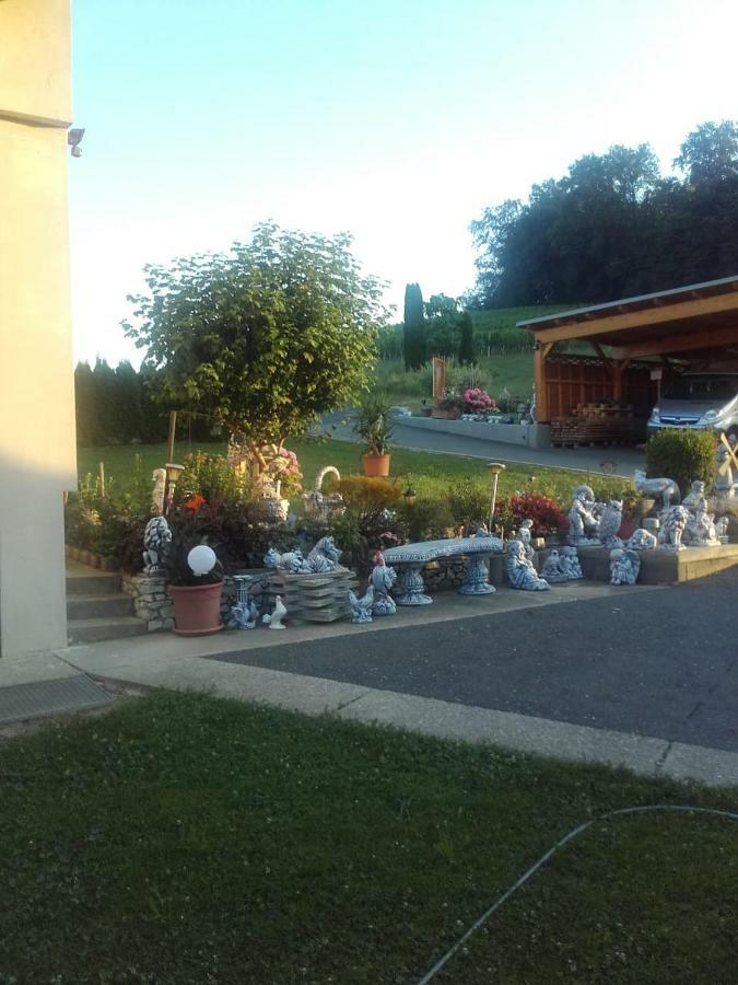 Dahoam By Fam. Franz Apartman Gamlitz Kültér fotó